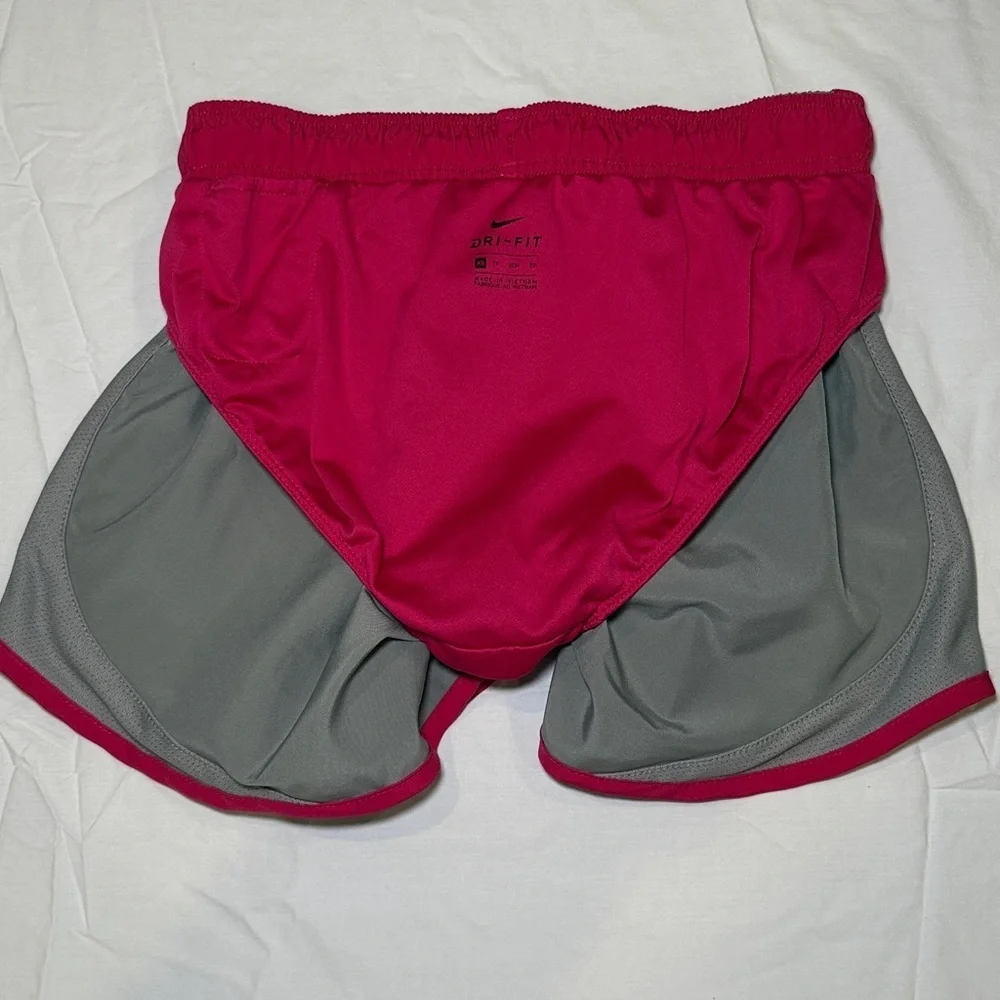 Nike Women's Athletic Gray and Pink Shorts Size Adult XS NWOT